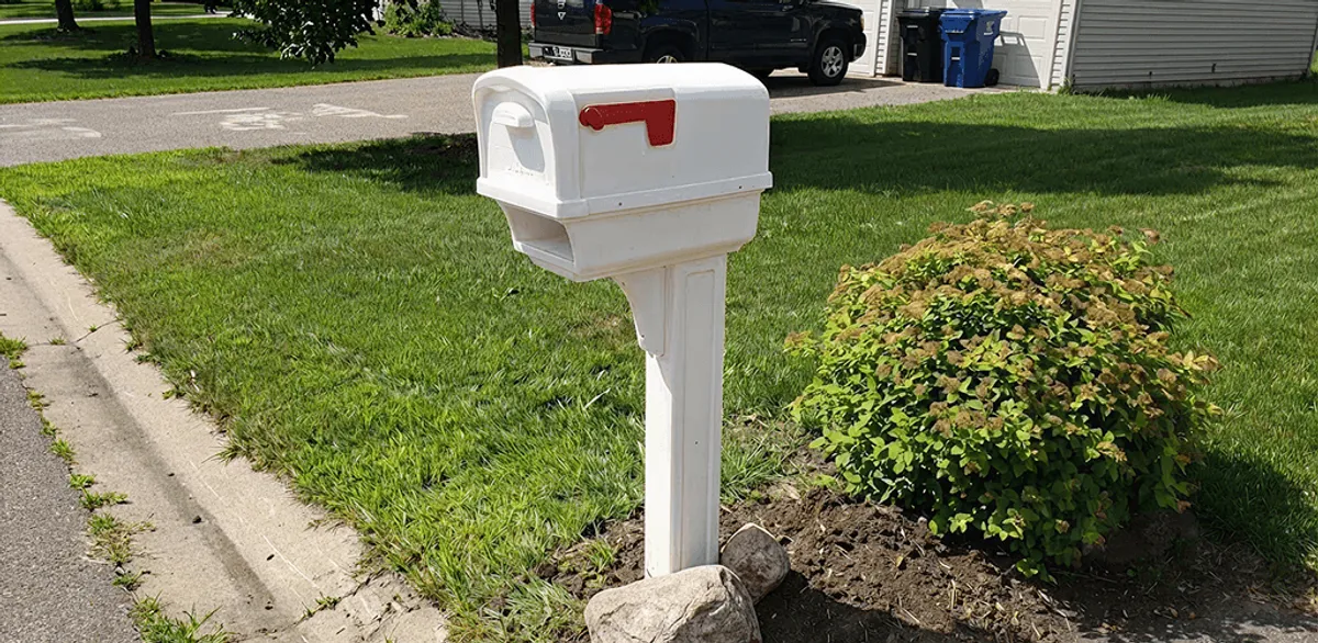 Mailbox installation for a residential curbside mailbox in Oakland, CA